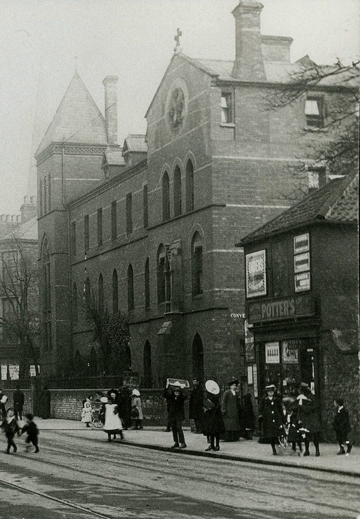 Anlaby Road with Convent Lane to the right